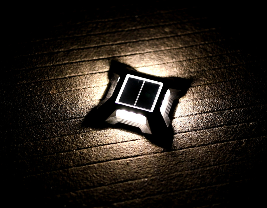 A plataforma solar impermeável ilumina luzes postas solares da etapa da escada do diodo emissor de luz para a entrada de automóveis/Rodeside/jardim