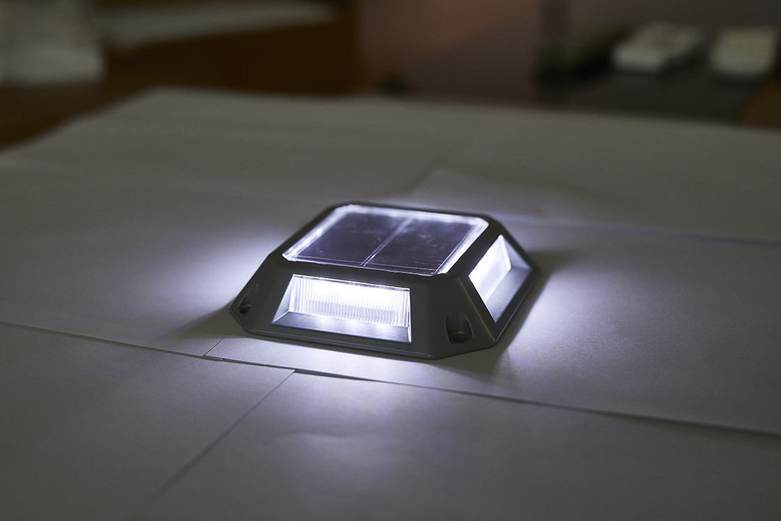 Luz posta solar brilhante 1.2V Marine Deck Driveway exterior 1200MAH da doca do quadrado