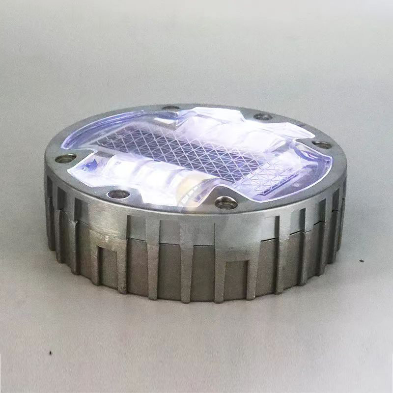 143 parafusos prisioneiros solares contínuos impermeáveis da estrada do tamanho IP68 moldaram 1200mah de alumínio para exterior