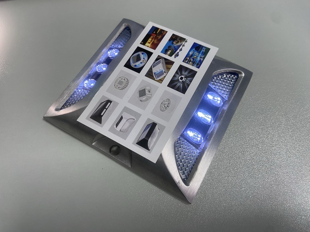 Rodas de estrada com energia solar de liga de alumínio PC com nível de resistência à água IP68 e fonte de luz LED