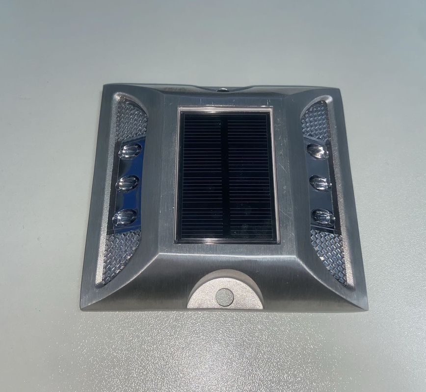 Rodas de estrada com energia solar de liga de alumínio PC com nível de resistência à água IP68 e fonte de luz LED