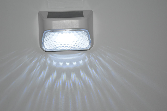 100g Solar Fence Light Preto ABS PMMA Branco Quente RGB 20Lumens Impermeável IP65 4,5 Hrs Carregamento