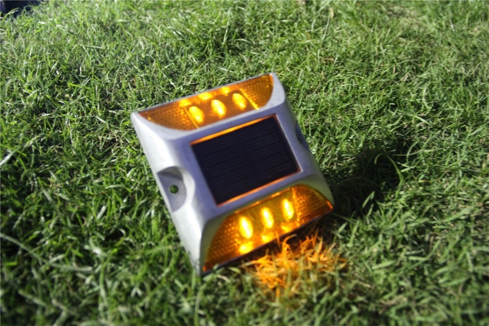 Marcadores de estradas a energia solar para temperaturas extremas