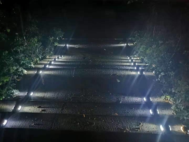 Lâmpadas de roda de cavalo de alumínio fundido Solar Road Stud Marker High Shock Resistance LED Road Studs