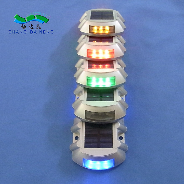 Lâmpadas de roda de cavalo de alumínio fundido Solar Road Stud Marker High Shock Resistance LED Road Studs