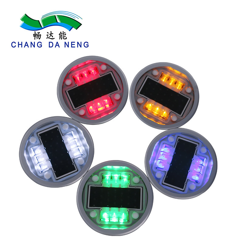 2V Voltage LED Solar Road Studs IP68 para ambientes de temperatura e pressão