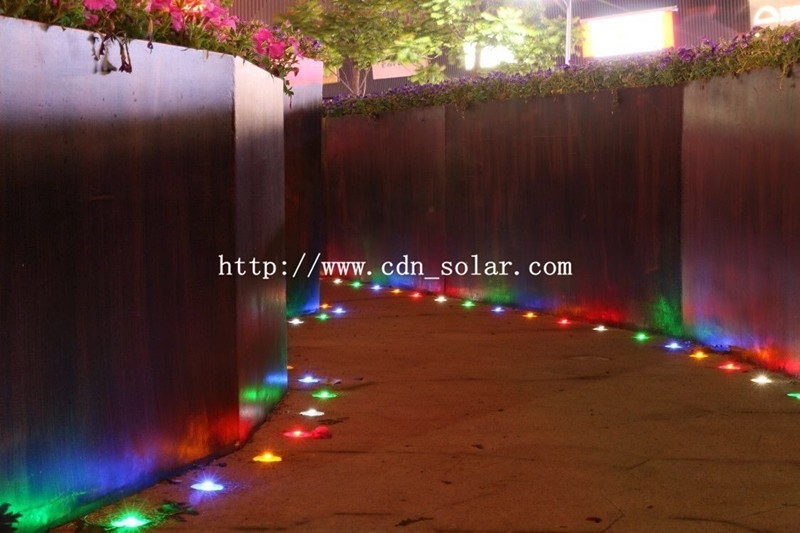 O jardim 1.2V conduzido posto solar plástico do PC ilumina exterior 40MA impermeável para a decoração