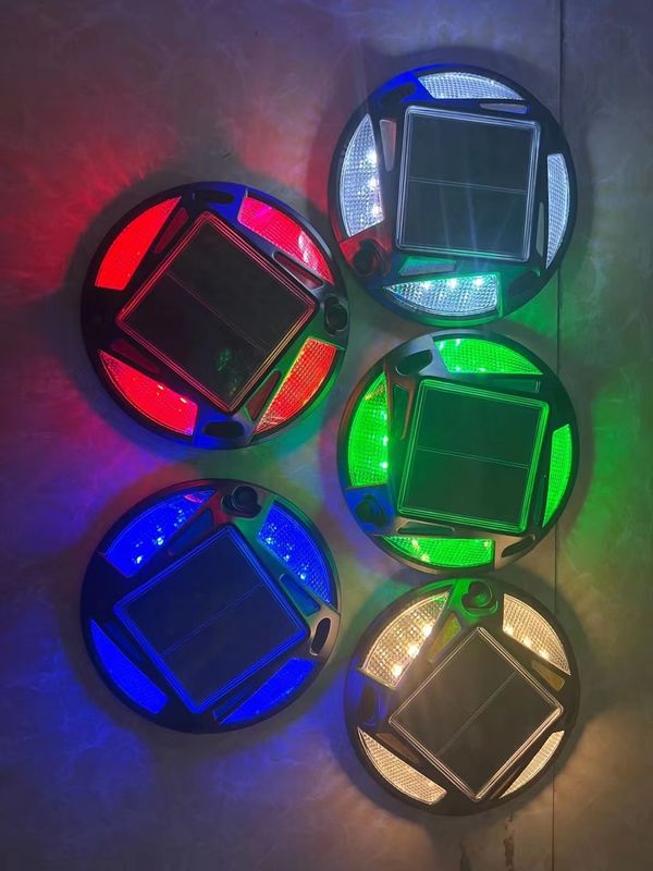 Rodoviário solar branco quente com 12 LEDs para segurança no trânsito e iluminação de estrada